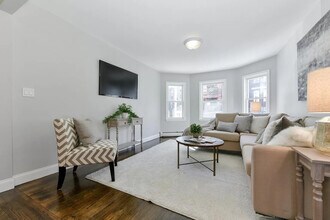 21 Rowell St, Unit 3 in Boston, MA - Building Photo - Building Photo