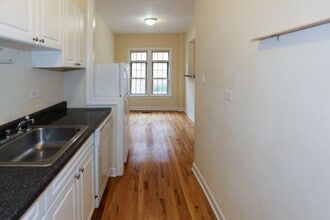 627.5 W Barry Ave in Chicago, IL - Building Photo - Building Photo