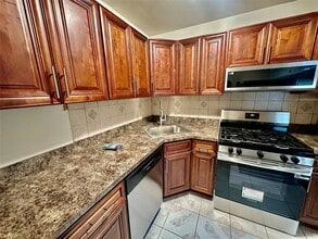 255-08 148th Ave in Queens, NY - Building Photo - Building Photo