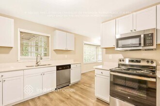 6531 Capstone Cir NW in Tucker, GA - Foto de edificio - Building Photo