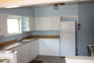 111 E Montezuma Ave in Houghton, MI - Building Photo - Building Photo