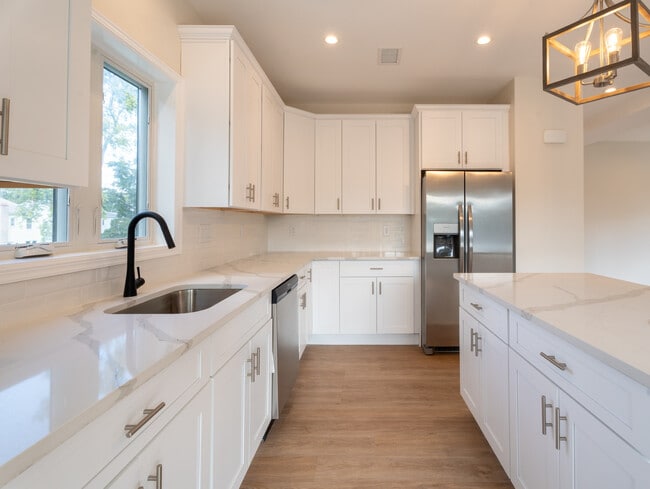 97 Main St in South Bound Brook, NJ - Building Photo - Building Photo