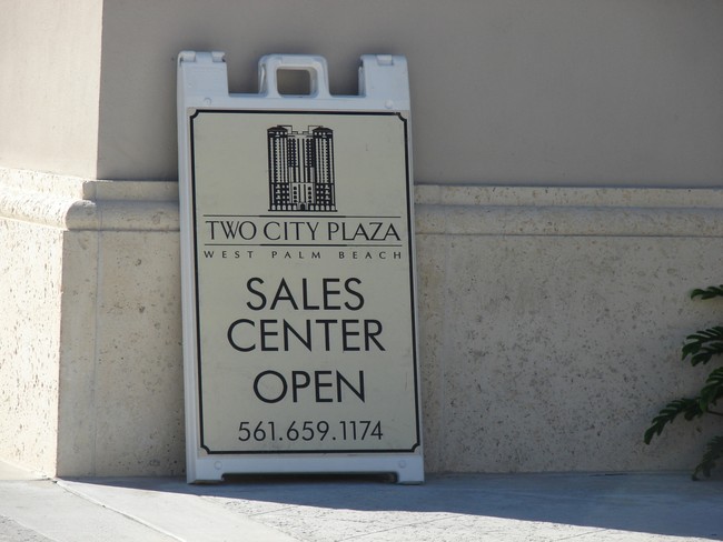 Two City Plaza in West Palm Beach, FL - Foto de edificio - Building Photo