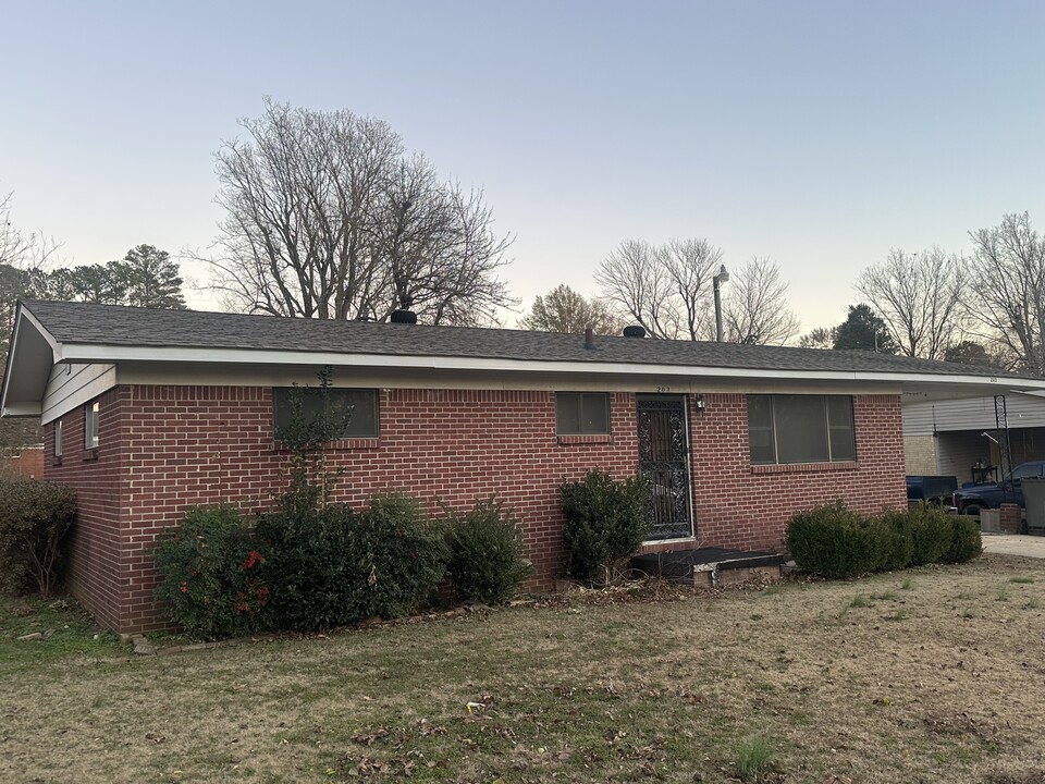 203 Tech St in Paragould, AR - Building Photo