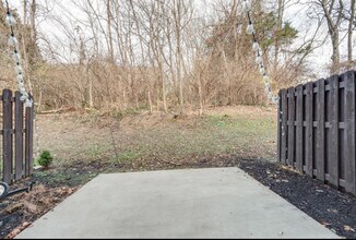 2043 Pinecrest Dr, Unit 2043 in Nashville, TN - Foto de edificio - Building Photo