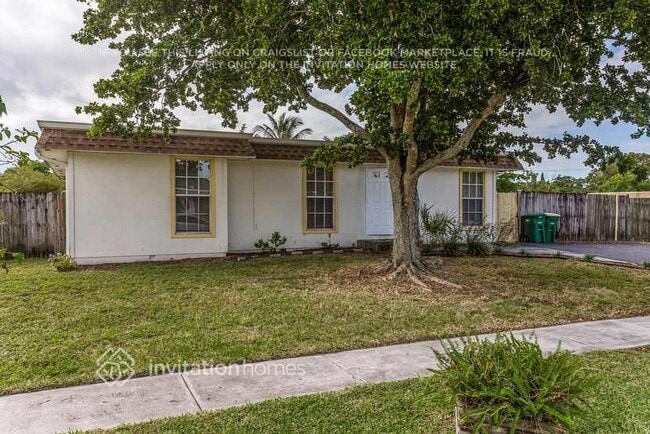 6904 NW 79th St in Tamarac, FL - Building Photo - Building Photo