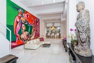 310 E 46th St in New York, NY - Building Photo