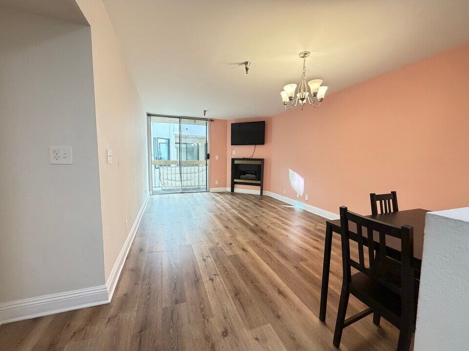 5143 Bakman Ave, Unit 316 in North Hollywood, CA - Building Photo