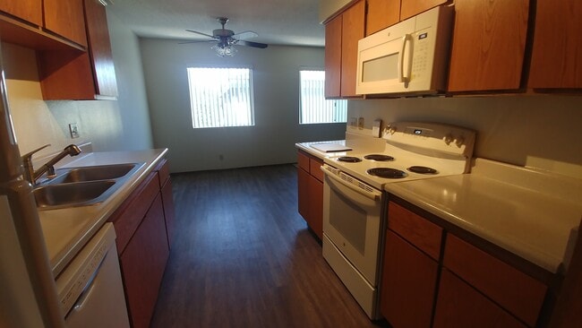 Shannon Arms III Apartments in Spring Valley, CA - Foto de edificio - Building Photo