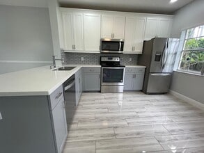 6526 Via Regina in Boca Raton, FL - Building Photo - Building Photo