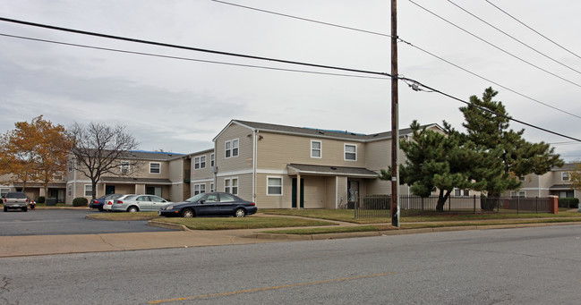 Southside Gardens in Portsmouth, VA - Building Photo - Building Photo