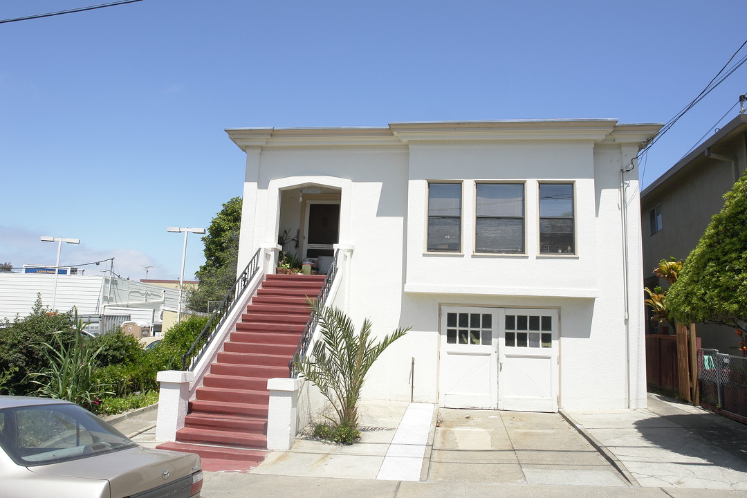 3617-3619 Brown Ave in Oakland, CA - Building Photo