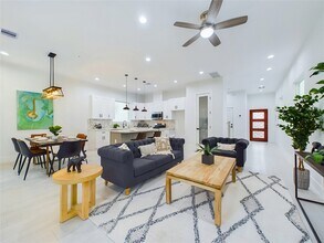 2412 Dalview St in Houston, TX - Foto de edificio - Building Photo