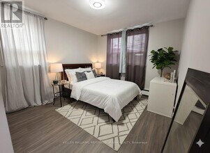 2979 Lawrence Ave E in Toronto, ON - Building Photo - Building Photo