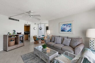 58 N Collier Blvd in Marco Island, FL - Foto de edificio - Building Photo