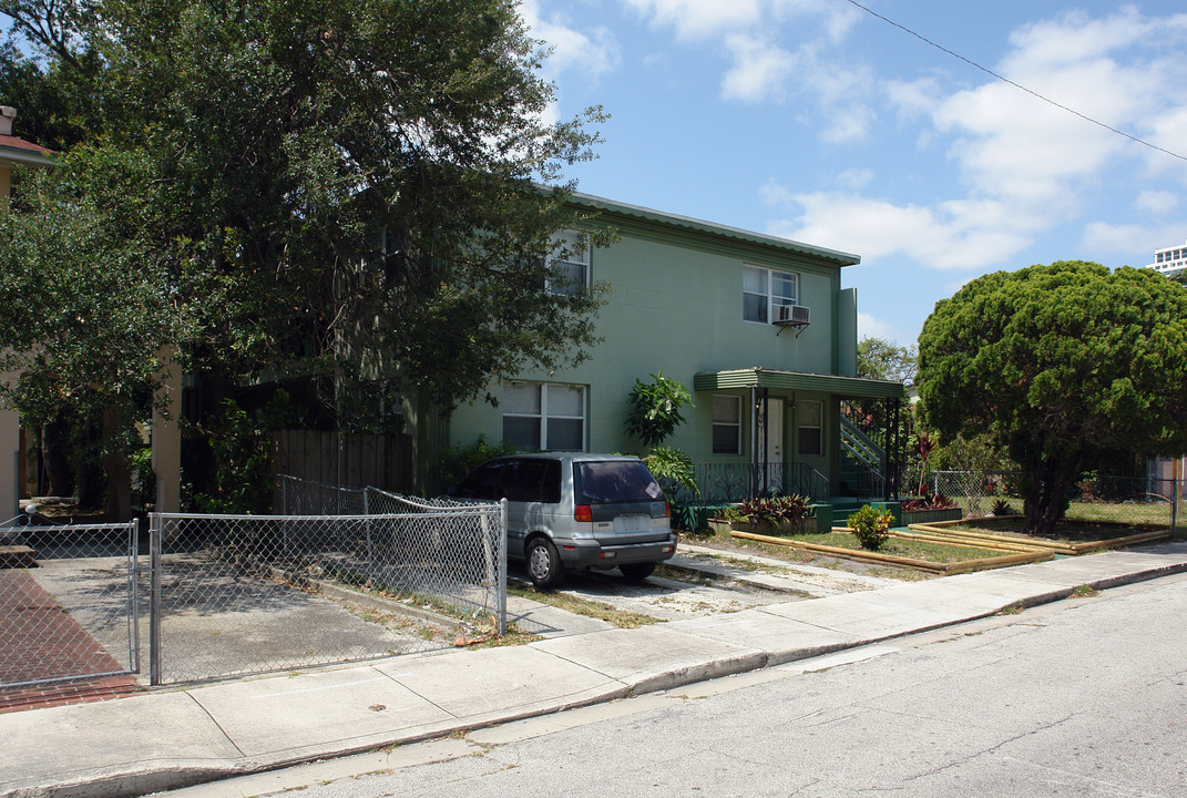 436 NE 35th St in Miami, FL - Building Photo