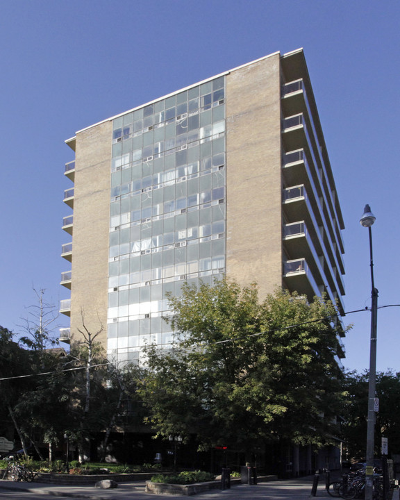 Sherwood Tower in Toronto, ON - Building Photo