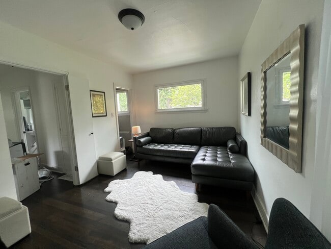 property at 943 N Alder St