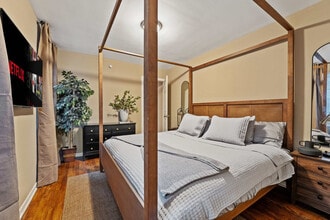 6504 S Kostner Ave in Chicago, IL - Building Photo - Building Photo