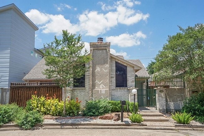 property at 1914 Hunters Trce