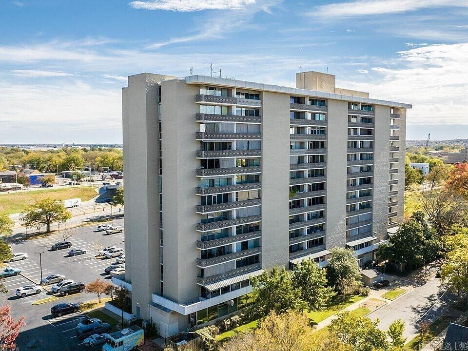 700 E 9th St in Little Rock, AR - Building Photo