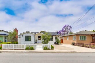 219 Santa Isabel Ave in Costa Mesa, CA - Building Photo - Building Photo