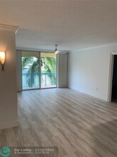 201 Golden Isles Dr in Hallandale Beach, FL - Building Photo - Building Photo