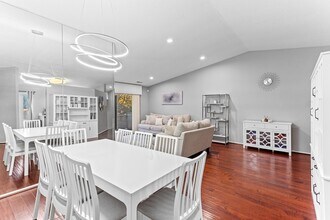 6560 Ridgefield Cir in West Bloomfield Township, MI - Building Photo - Building Photo