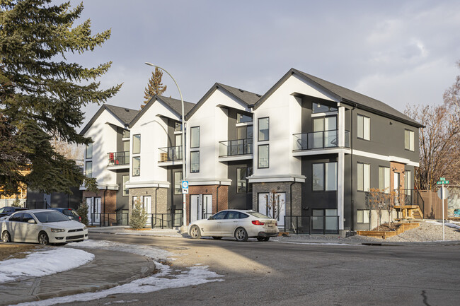 2303 22A St NW in Calgary, AB - Building Photo - Building Photo