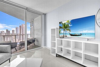 1900 N Bayshore Dr, Unit QUANTUM ON THE BAY CONDO in Miami, FL - Building Photo - Building Photo