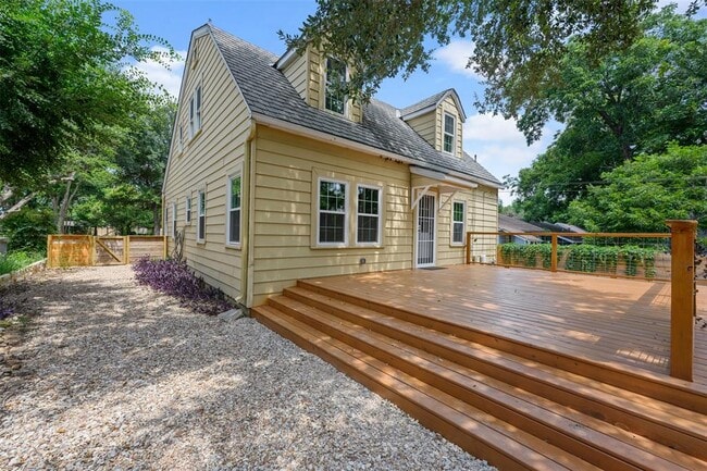 2111 Kenwood Ave in Austin, TX - Building Photo - Building Photo