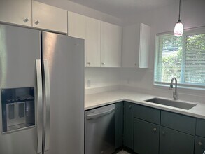 2275 Hawthorne St in Sarasota, FL - Building Photo - Building Photo