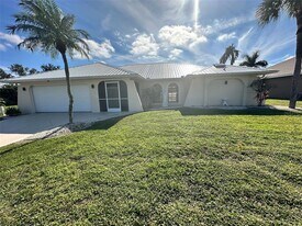 11567 SW Ben Dr in Lake Suzy, FL - Building Photo