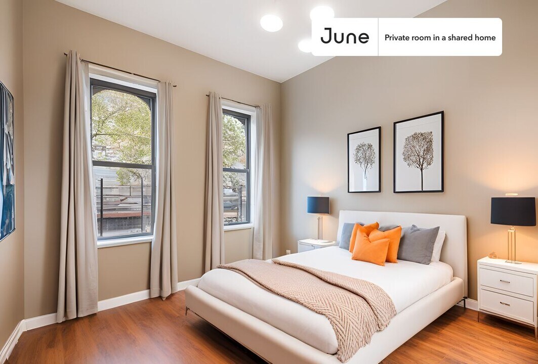 Private bedroom in 4 bed/1 bath Home in New York, NY - Building Photo