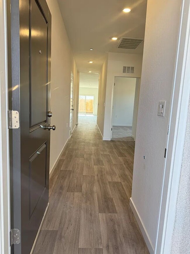 6053 E Robinson Ave in Fresno, CA - Foto de edificio - Building Photo