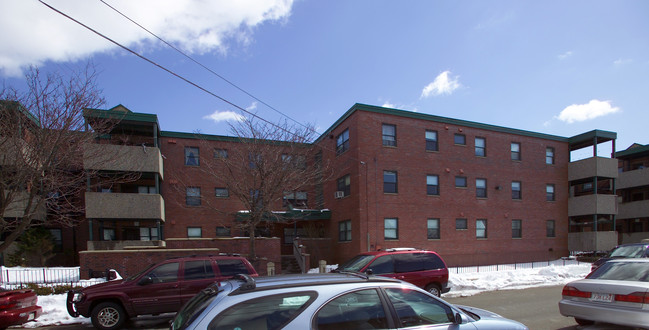 36-38 N Summer St in Holyoke, MA - Foto de edificio - Building Photo