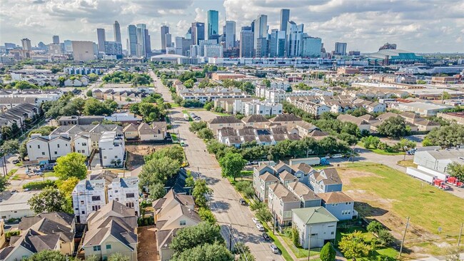 3009 Bell St in Houston, TX - Foto de edificio - Building Photo