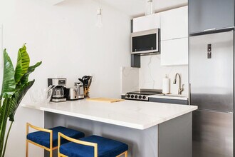 1597 York Ave in New York, NY - Building Photo - Building Photo
