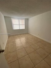 1800 Sans Souci Blvd in North Miami, FL - Building Photo - Building Photo