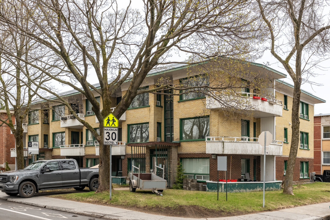 1104 Raymond-Casgrain St in Québec, QC - Building Photo