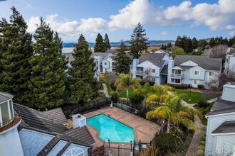 Lighthouse Condominiums in Vallejo, CA - Foto de edificio - Building Photo