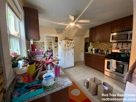 1186 Chestnut St in Newton, MA - Building Photo