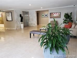 255 Galen Dr-Unit -Apt 3F in Key Biscayne, FL - Foto de edificio - Building Photo