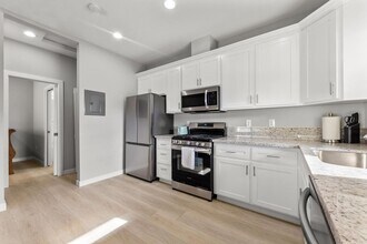 498 Johnston St in Woodland, CA - Building Photo - Building Photo