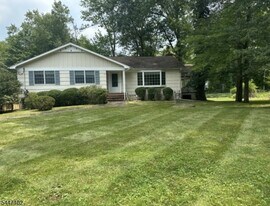4 Sage Dr in Warren, NJ - Building Photo