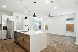 1766 Peach Creek Dr in Dayton, TX - Building Photo