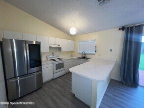 516 Seaport Terrace SE in Palm Bay, FL - Building Photo - Building Photo