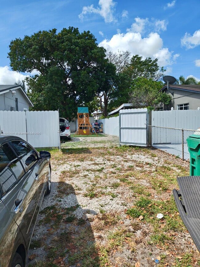 3404 NW 181st St in Miami Gardens, FL - Building Photo - Building Photo
