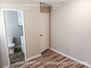 302 SE Neptune Ave in Lincoln City, OR - Building Photo - Building Photo
