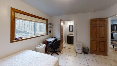 1544 Jones Dr in Ann Arbor, MI - Foto de edificio - Building Photo